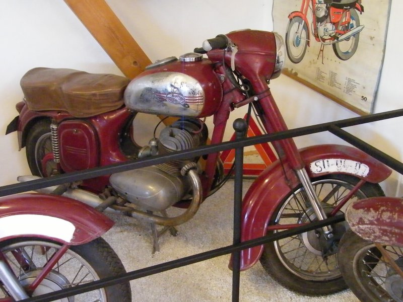 Jawa 300 CL