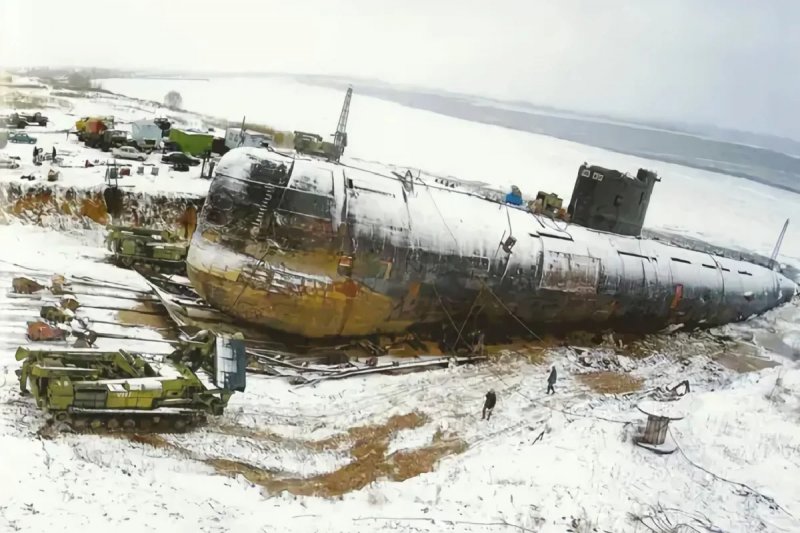 Советская подводная лодка б-307