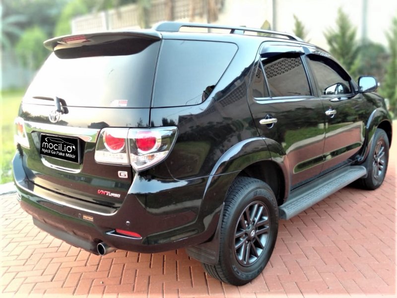 Задний бампер Toyota Fortuner второго поколения