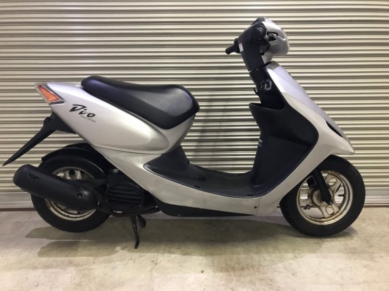 Старый мопед Honda Dio