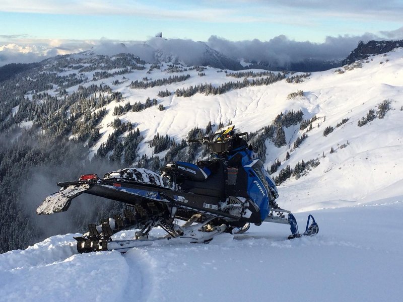 Polaris Touring 850 снегоход
