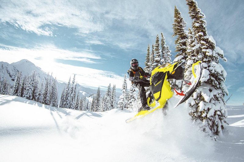 BRP Ski-Doo Summit 850 e-Tec Turbo