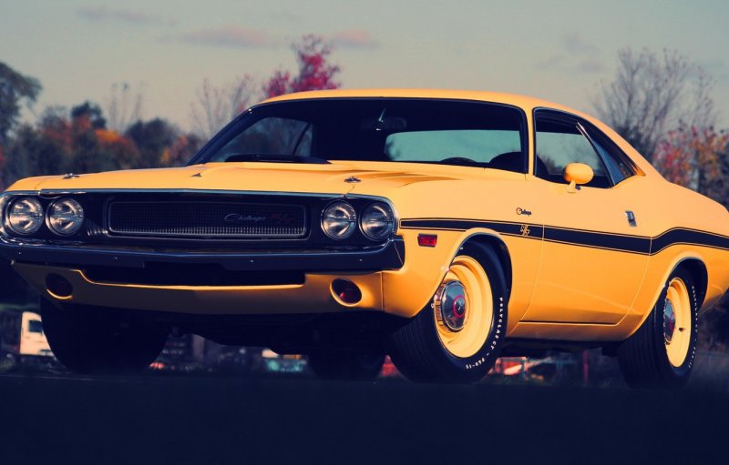 Dodge Challenger жёлтый 1969