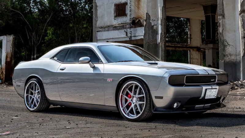 Dodge Challenger srt8 тюнингованный