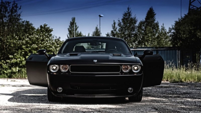 Додж Челленджер srt8