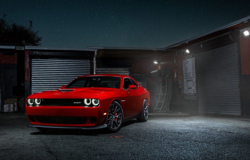 Dodge Challenger srt Hellcat красный