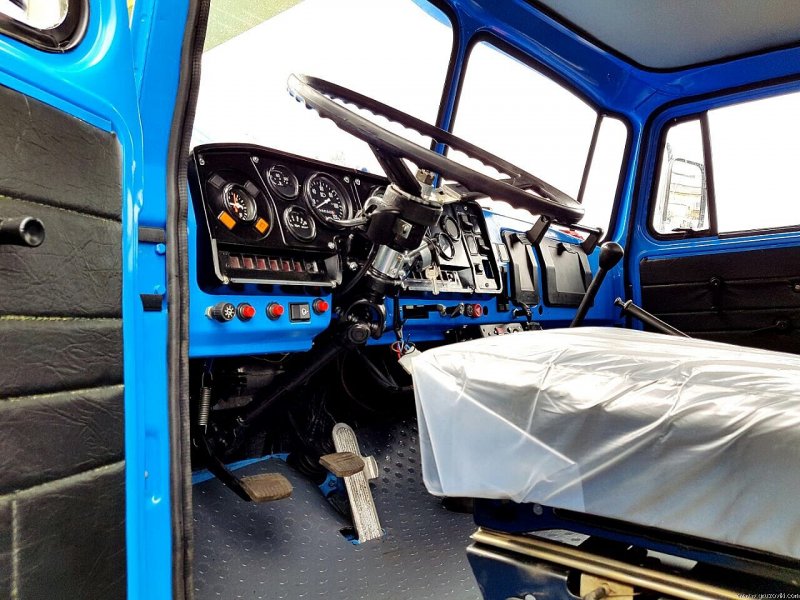 Педали в кабине Урал 4320