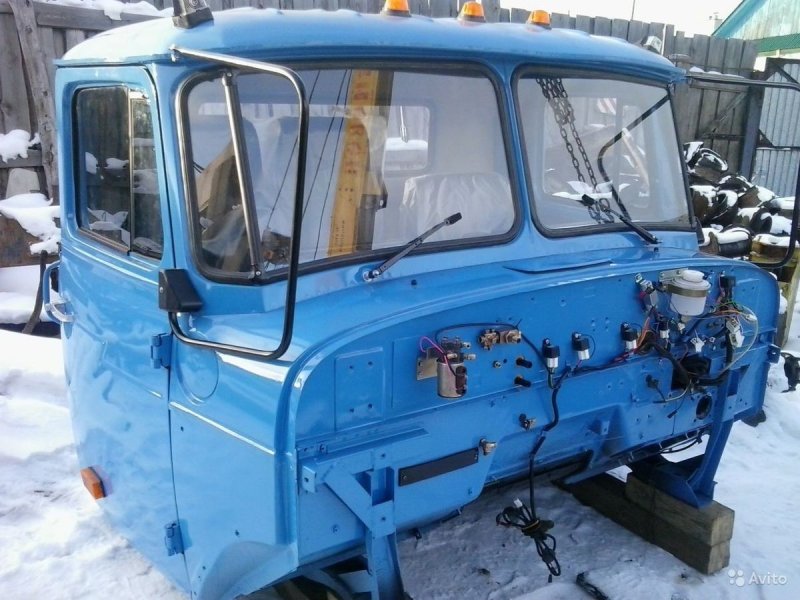 Урал 4320 салон кабины
