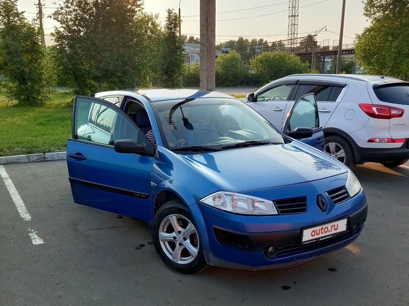 Рено Меган 2003 года хэтчбек