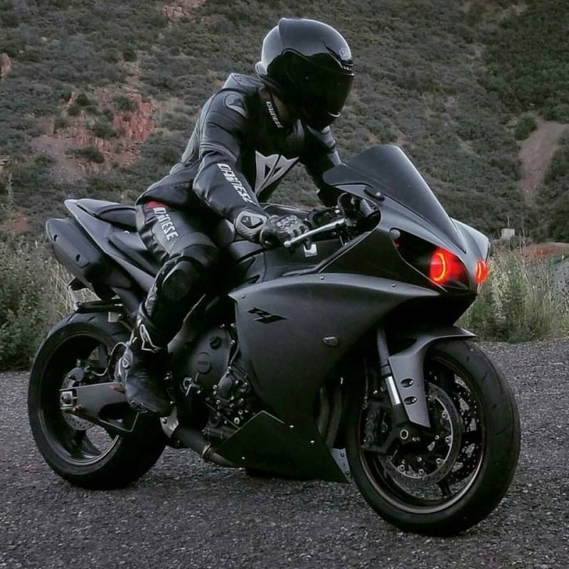 Yamaha r1 Black