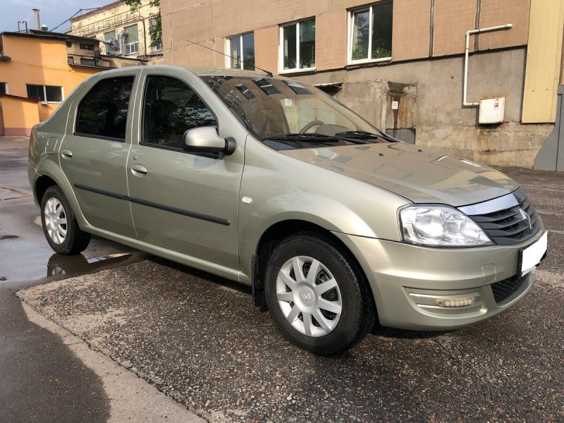 Рено Логан 2012 года бежевый