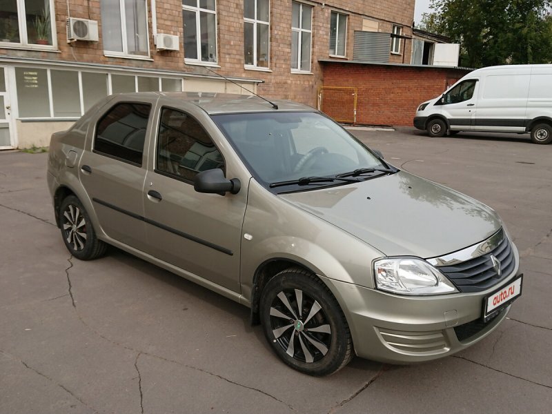 Бежевый Рено Логан 2010