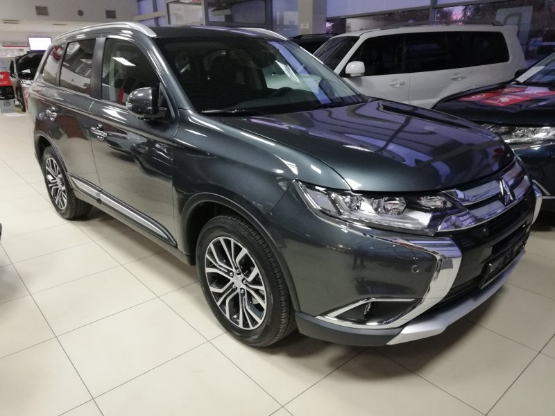 Mitsubishi Outlander серый металлик 2018