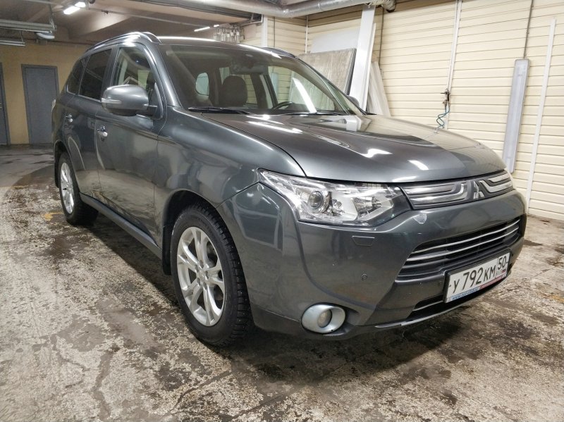 Mitsubishi Outlander серый металлик