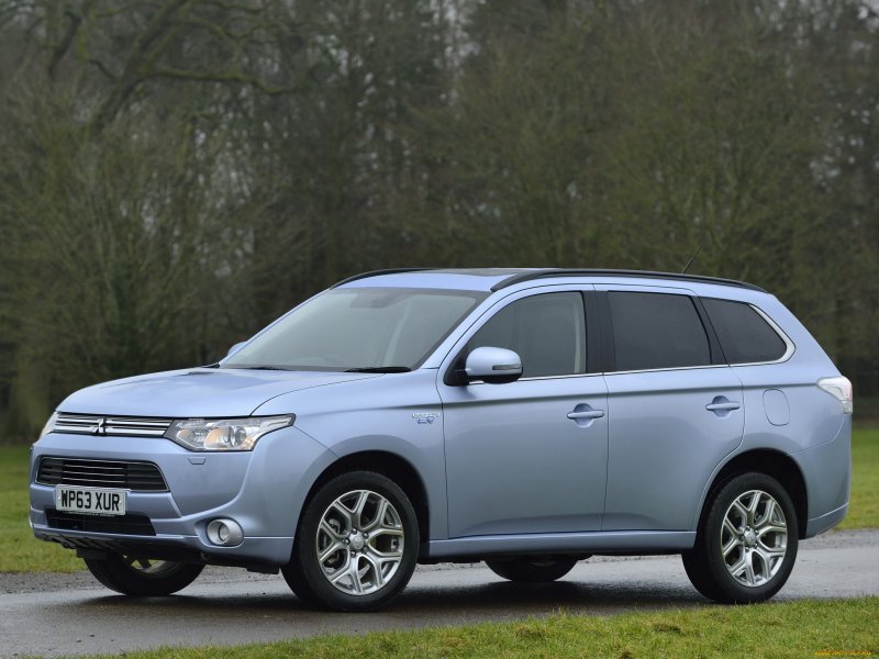 Mitsubishi Outlander PHEV 2014