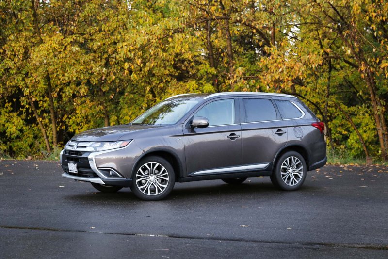 Mitsubishi Outlander 2017 синий