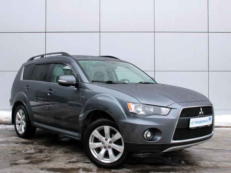 Mitsubishi Outlander серый металлик