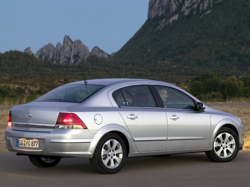 Opel Astra h 2010 седан