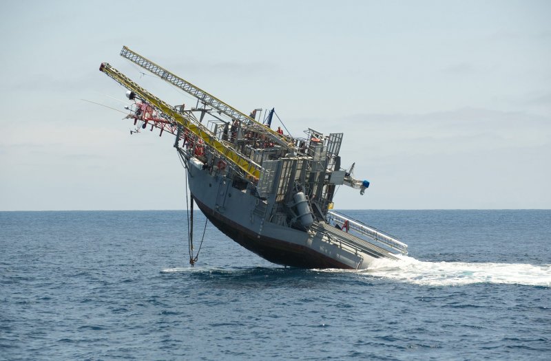 Flip (Floating instrument platform — «плавучая инструментальная платформа»)