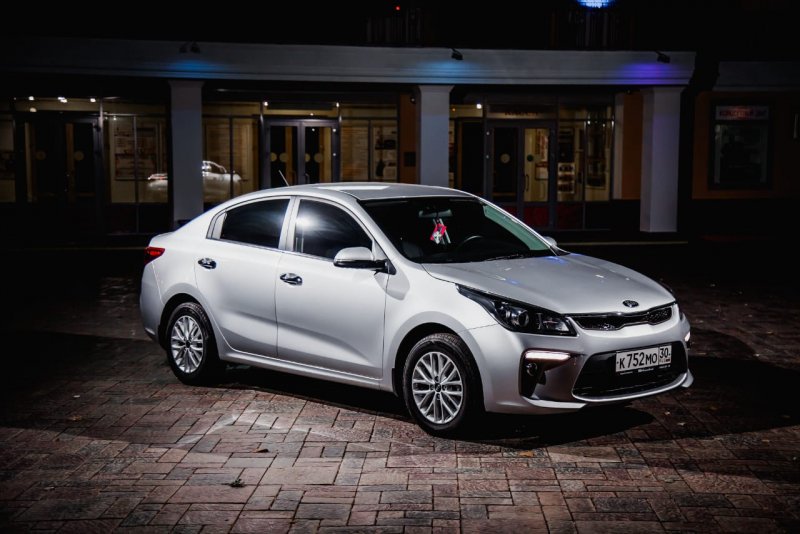 Kia Rio 2019 серебристый