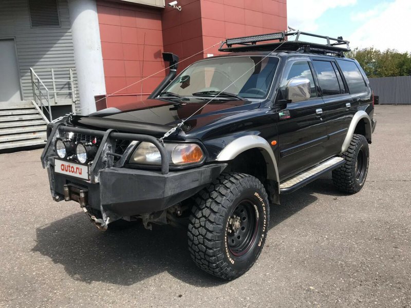 Mitsubishi Pajero Sport 1