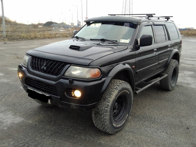 Mitsubishi Pajero Sport 1 черный