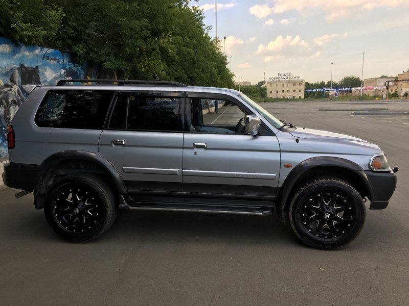 Mitsubishi Pajero Sport 1 на больших дисках