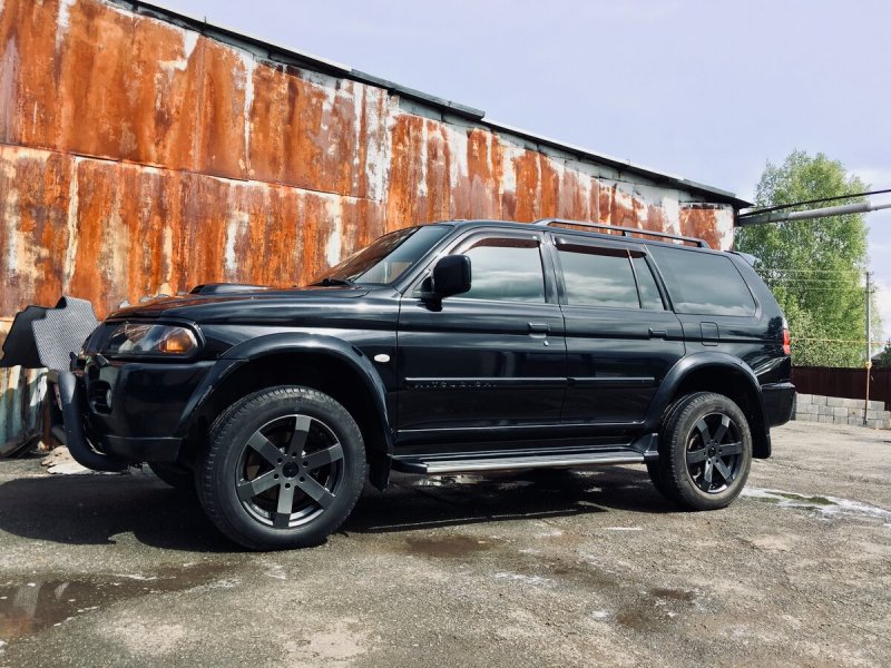 Mitsubishi Pajero Sport 1 черный