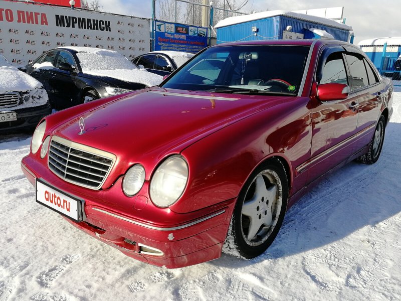 Мерседес 210 красный