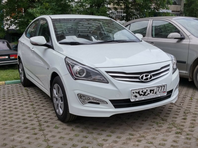 Hyundai Solaris 2015 серебристый