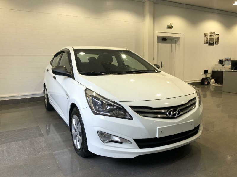 Hyundai Solaris 2015 серебристый