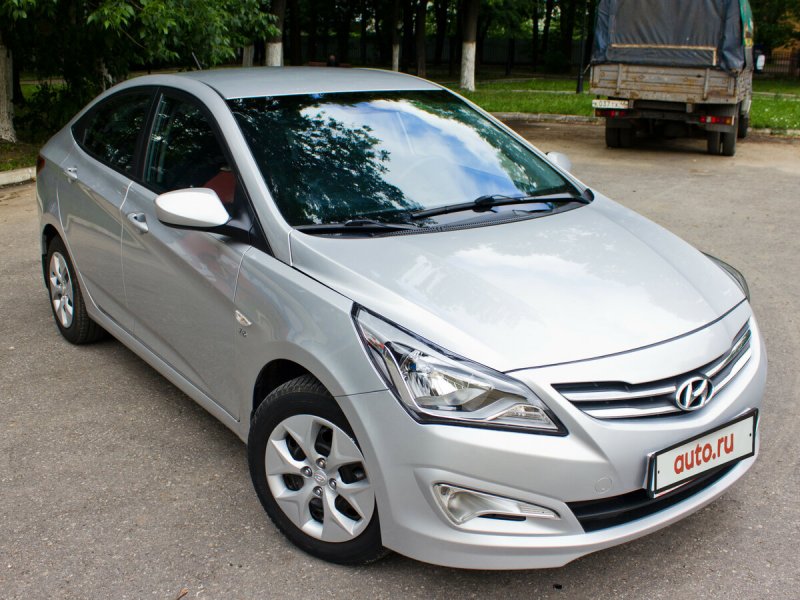Hyundai Solaris 2015 серебристый
