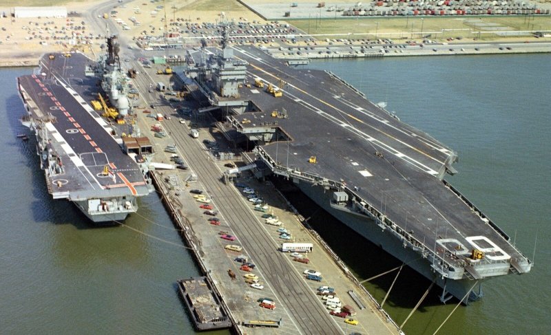 HMS Ark Royal (r09)