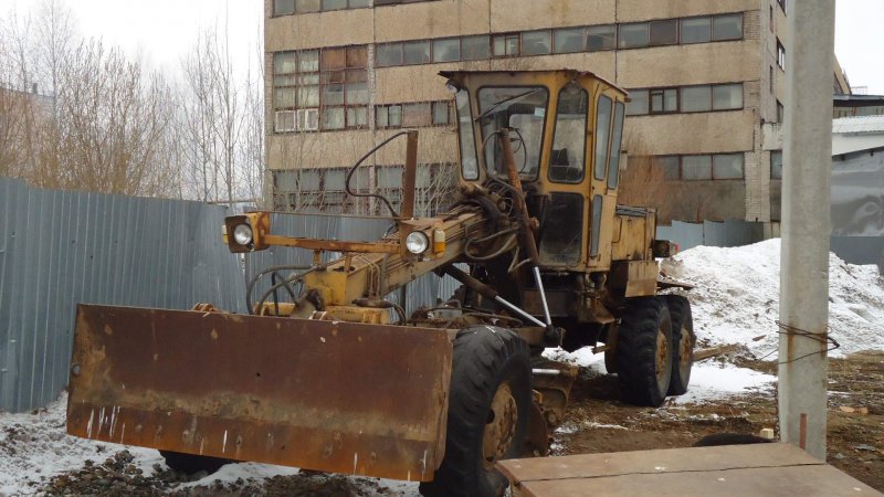 ДЗ 143 Моделстрой красный