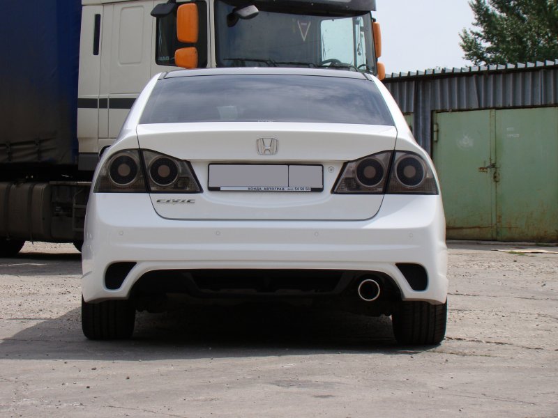 Бампер Honda Civic 4d