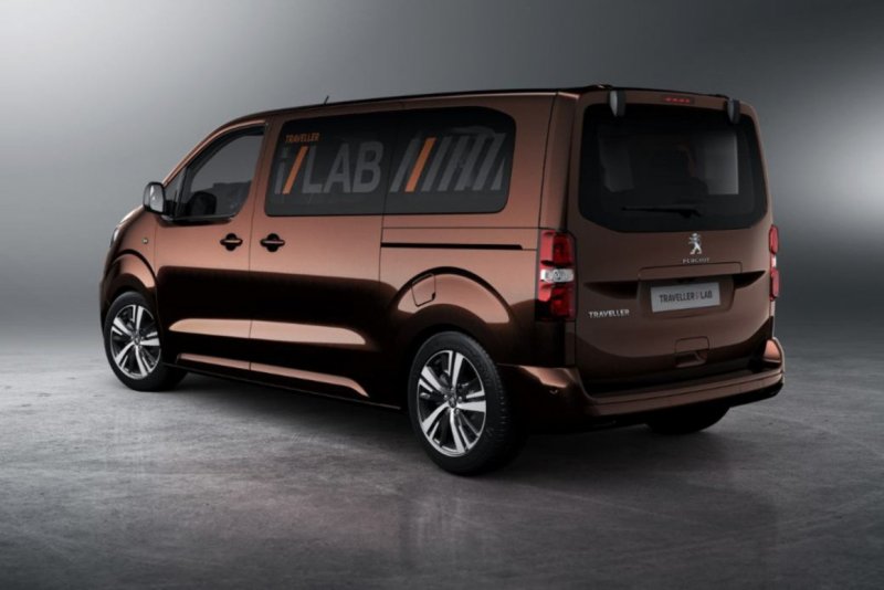 Микроавтобус Peugeot traveller