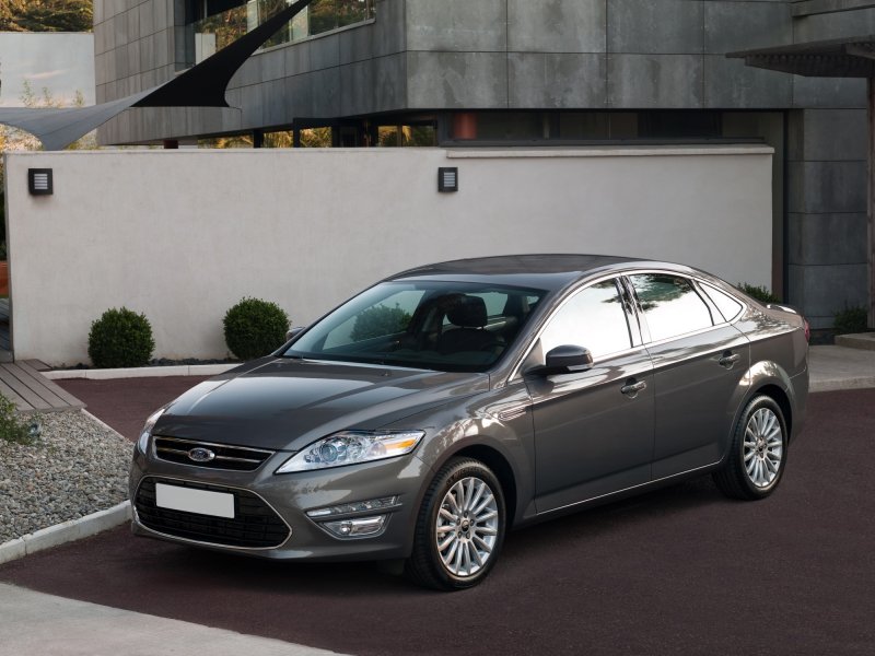 Ford Focus 4d sedan 05