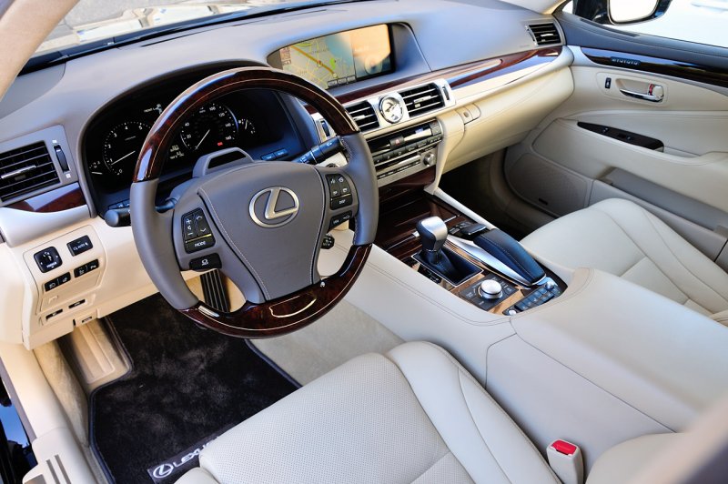 Лексус ls460 2020