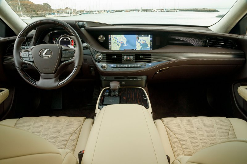 Лексус LS 500 салон