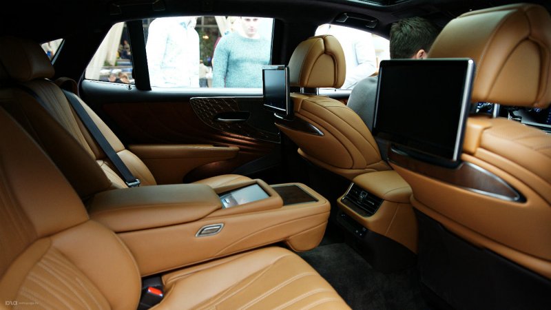 Лексус лс 350 салон