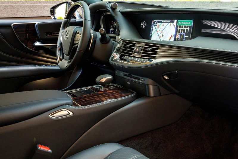 Лексус лс 500 салон