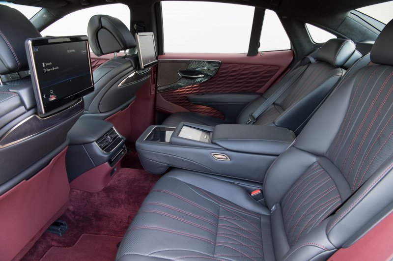 Lexus LS 2021