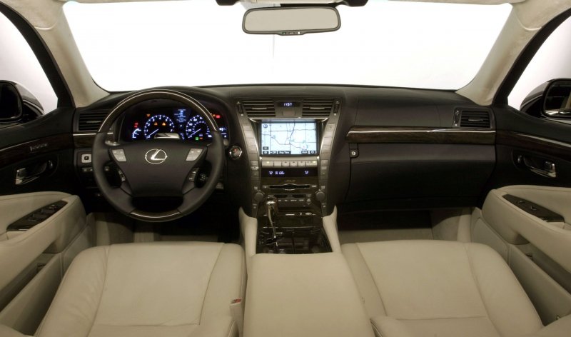 Lexus LX 600h