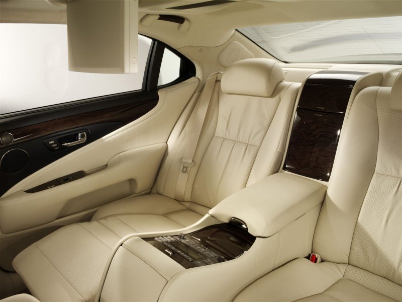 Lexus ls600 салон