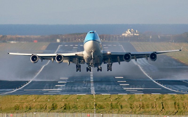 Взлет Boeing 747