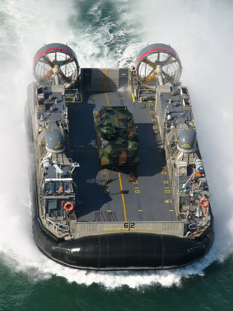 Hovercraft LCAC