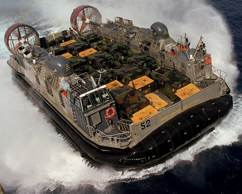 LCAC десантный катер на воздушной подушке