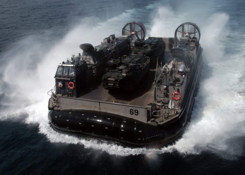 Десантный катер LCAC