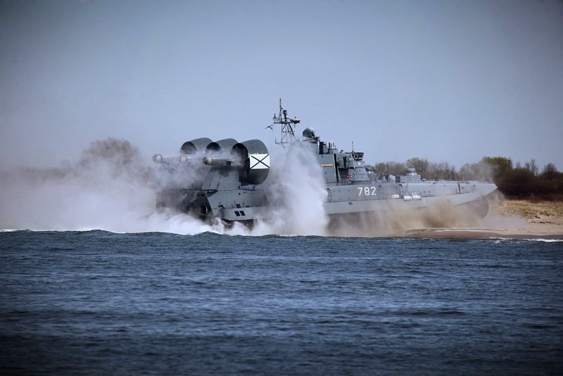 Десантный корабль на воздушной подушке ЗУБР