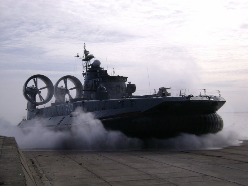 Десантный корабль "ЗУБР СССР